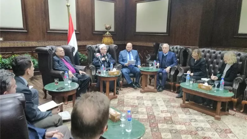 رئيس الطائفة الإنجيلية ووفد أمريكي رفيع في ضيافة المفتي