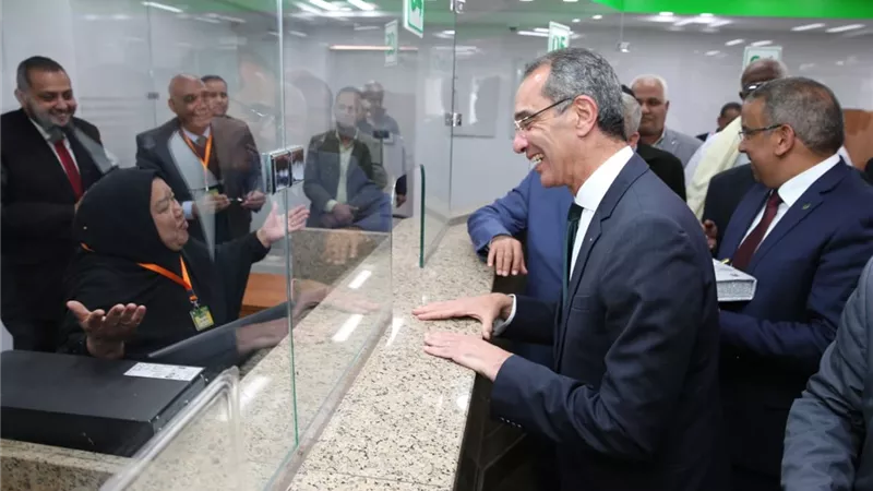 وزير الاتصالات يفتتح ويتفقد عدد من مشروعات الاتصالات والبريد باسوان