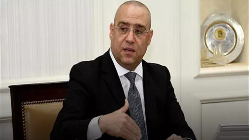 وزير الإسكان يعلن طرح 99 محلاً تجارية وصيدليتين للبيع بالمزاد العلني