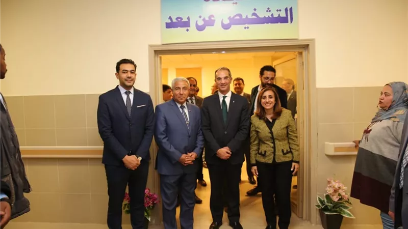 وزير الاتصالات يشهد بث حي لإحدى جلسات وحدة التشخيص عن بُعد