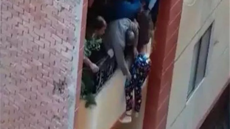 مفاجأة صادمة في فيديو 