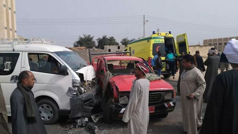 إصابة 5 أشخاص في حادث تصادم جرار زراعي بسيارة نصف نقل بالبحيرة