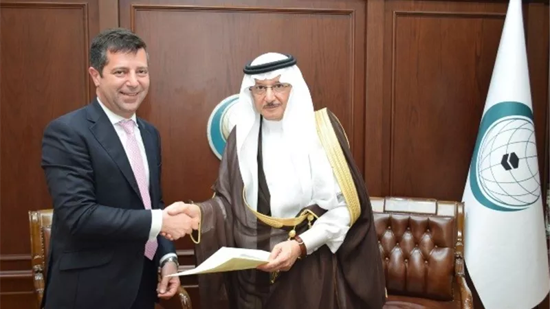 سفير جورجيا يقدم خطاب اعتماده مبعوثا بالتعاون الإسلامي