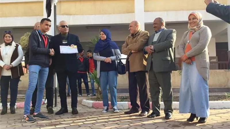 تكريم الطلاب المتميزين بمدرسة المياه ببنى سويف