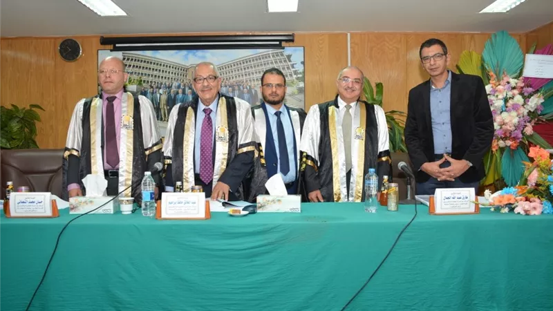 رئيس جامعة أسيوط يشارك فى مناقشة إحدى الرسائل العلمية لباحث يمنى