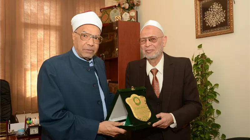 خريجو الأزهر تكرم د.عبادة..صاحب جائزة