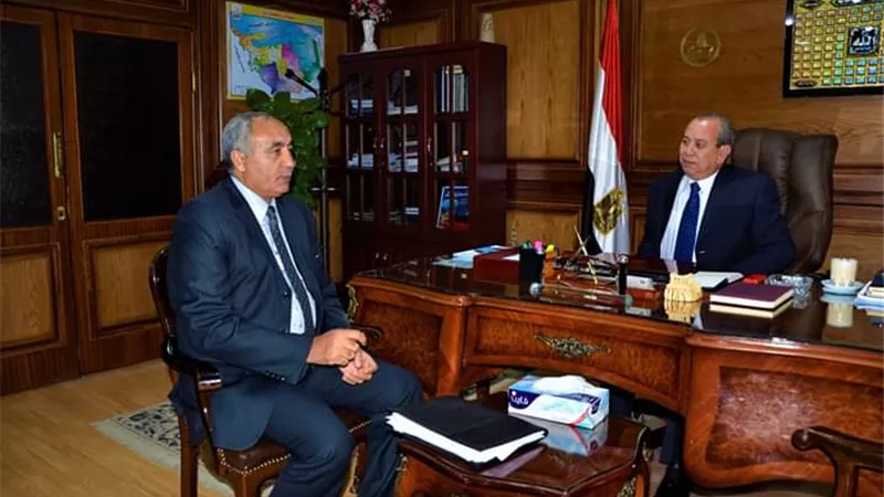 محافظ كفرالشيخ يبحث مع النائب عبدالعزيز حمودة مشاكل وطلبات المواطنين ببيلا والحامول