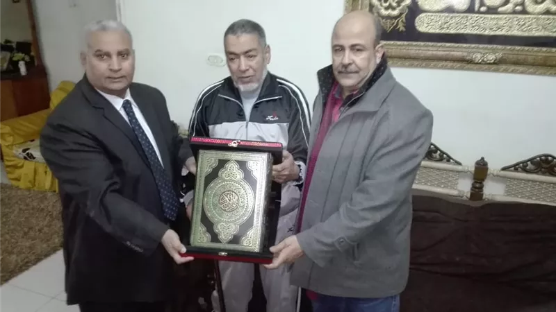 مسنقبل وطن بالعمرانية يكرم اسرة الشهيد «احمد عز الدين»