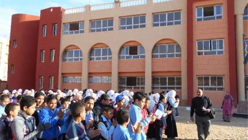 تشغيل مدرسة للتعليم الأساسي بالإسكان الاجتماعى بمدينة السادات..صور