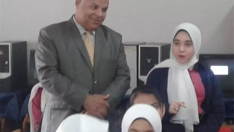 مدير تعليم الاسماعيلية يتابع انتظام الدراسة بالمدارس