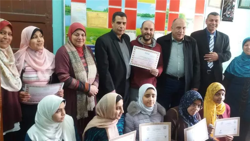 مدير تعليم الخانكة يكرم الفائزين في مسابقة أوائل الطلبة