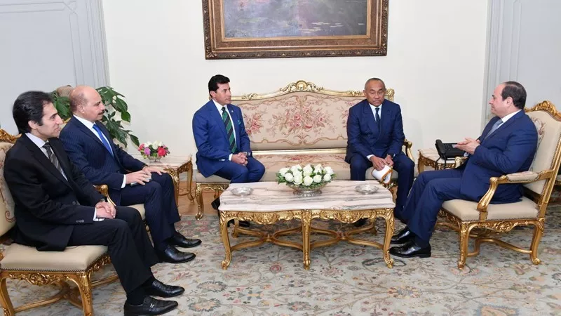 السيسى لرئيس الكاف: توفير كافة الإمكانيات لدعم الاتحاد الافريقى فى مزاولة مهامه