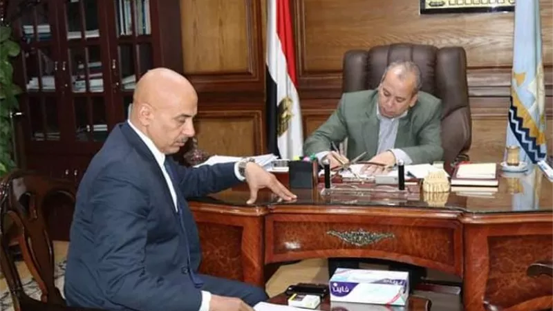 محافظ كفرالشيخ يبحث مع النائب أيمن عبدالله مشاكل وطلبات المواطنين ببيلا