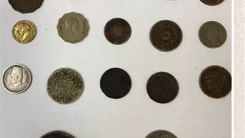 احباط تهريب عملات اثريه نادره بمطاربرج العرب _