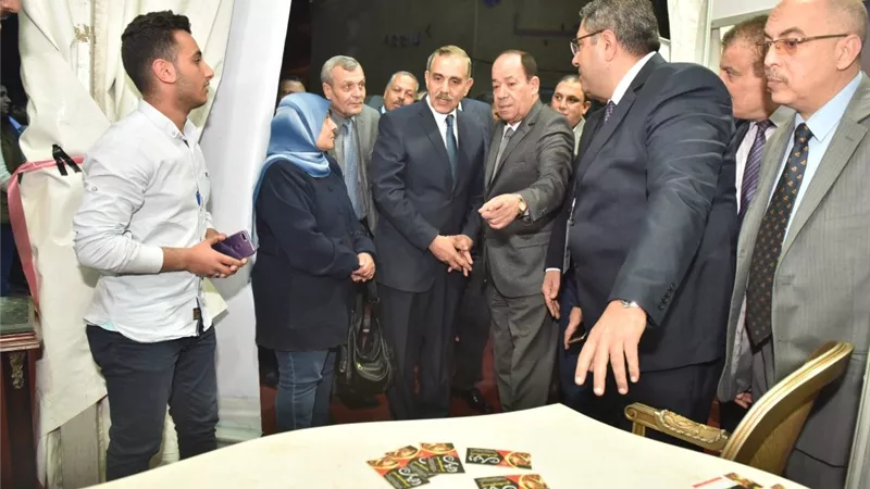 محافظ أسيوط يفتتح معرض 