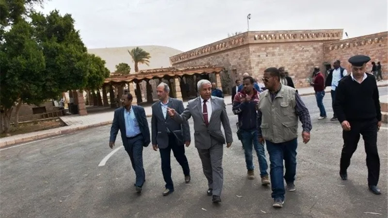 بالصور.. أبوسمبل تتزين لتعامد الشمس على وجه الملك رمسيس الثانى