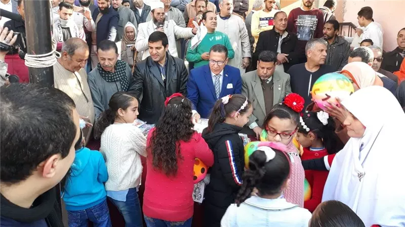 بالصور ..حفل ضخم لتكريم ٤٣٦ من الاوائل بمدرسة الشهيد سمير عقرب