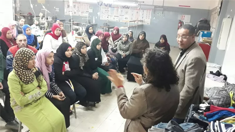امانة العمال مستقبل وطن فى مصنع للملابس الجاهزة ببنى سويف