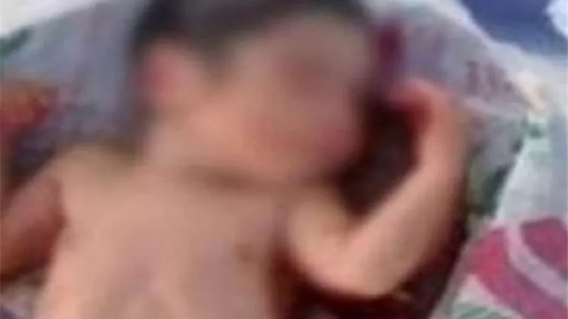 تقتل شقيقها الرضيع . والأم تكتشف الجريمة