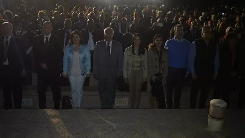 الدكتورة رانيا المشاط والدكتور خالد العنانى يصطحبان السفراء الأفارقة فى جولة بمعبد أبو سمبل