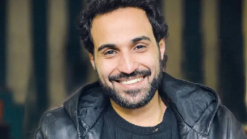 كلب أحمد فهمى يشعل السوشيال ميديا.. ورد ساخن على أحد معجبيه