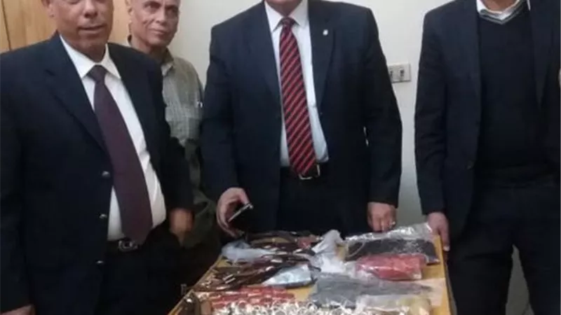 ضبط 7 كجم مشغولات فضية واحجار كريمة مع عراقي بالمطار