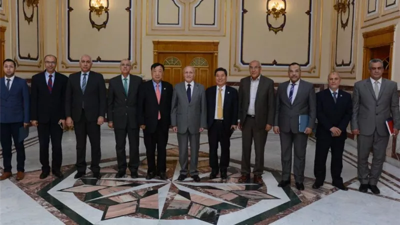 العصار و رئيس جمعية التنمية الكورية يبحثان سبل التعاون المشترك