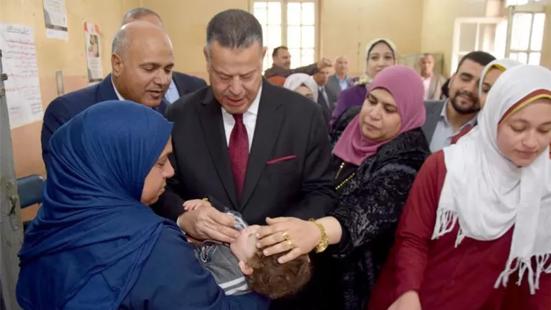 محافظ بني سويف يطلق إشارة الحملة القومية للتطعيم ضد مرض شلل الأطفال