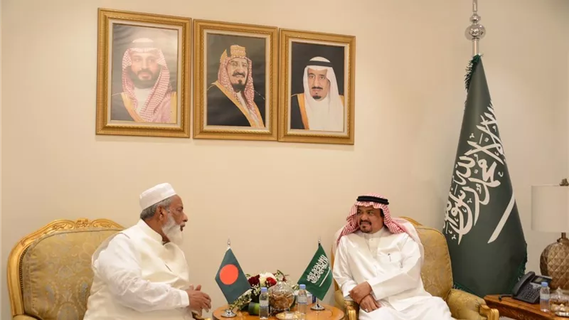 وزير الحج والعمرة يستقبل نظيره للشئون الدينية ببنجلاديش