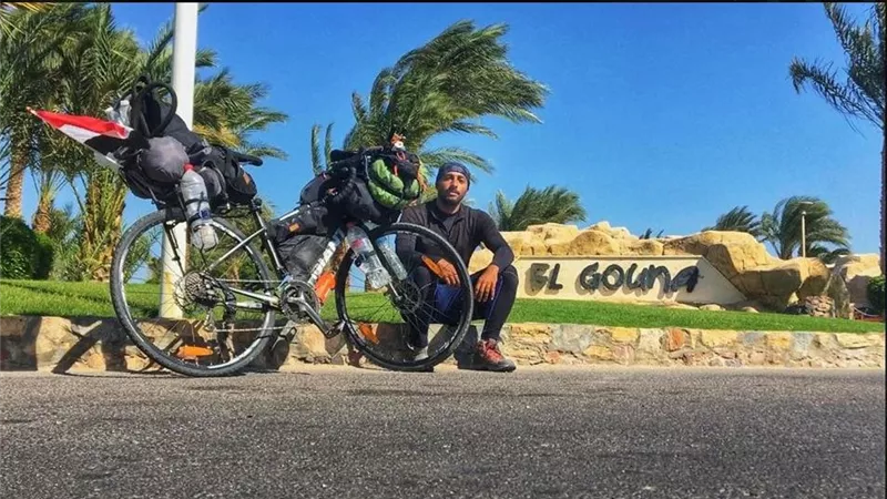 عمر الجلا يجري من ابو سمبل للإسكندرية رافعا شعار السفر في مصر سهل