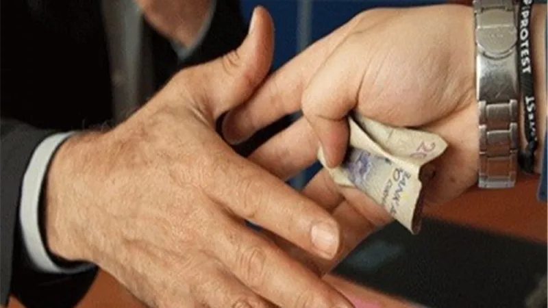 القبض علي خمسة موظفين بالتل الكبير سهلوا لآخرين البناء علي ارض زراعية