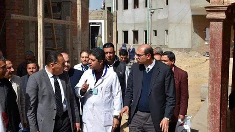 غراب يتفقد أعمال إنشاء مبني مستشفي الرمد.. صور