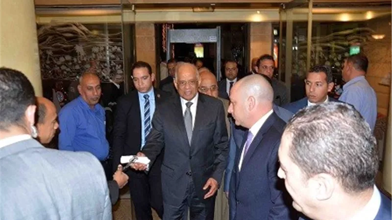 محافظ الأقصر يستقبل رئيس مجلس النواب بالمطار