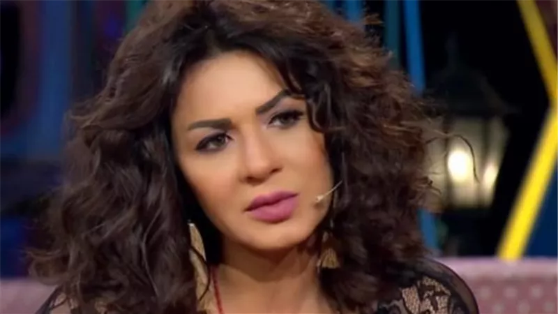 نجلاء بدر تثير السوشيال ميديا بصور الاشقياء الثلاثة