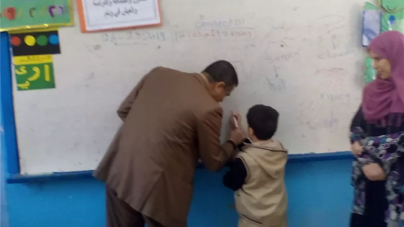 مدير تعليم الخانكة يشيد بمعلمي الصفوف الأولى