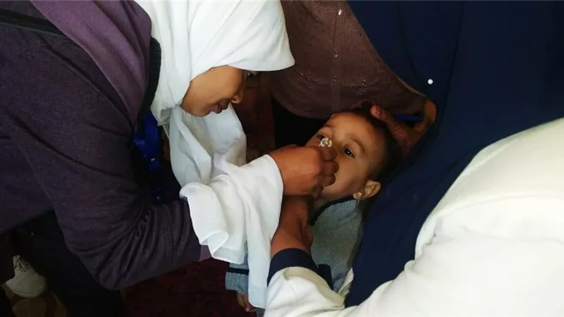 وكيل وزارة الصحة يتفقد حملة التطعيم ضد شلل الأطفال