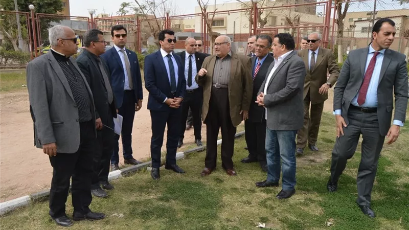 وزيرالشباب يعد بتطوير صالة الجيم والملعب الرئيسي بجامعة عين شمس