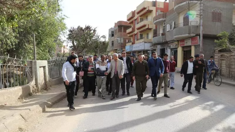 محافظ المنوفية يتفقد أعمال كوبري مرور سرس الليان