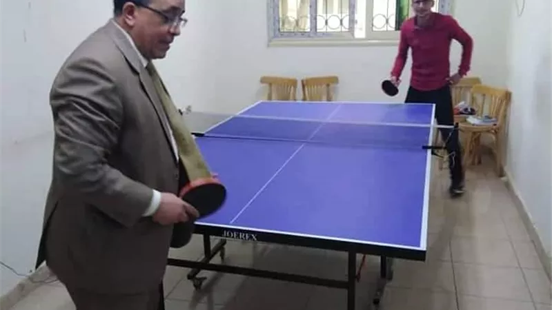 عميد كلية بجامعة المنوفية .. لاعب تنس طاولة .. تعرف عليه
