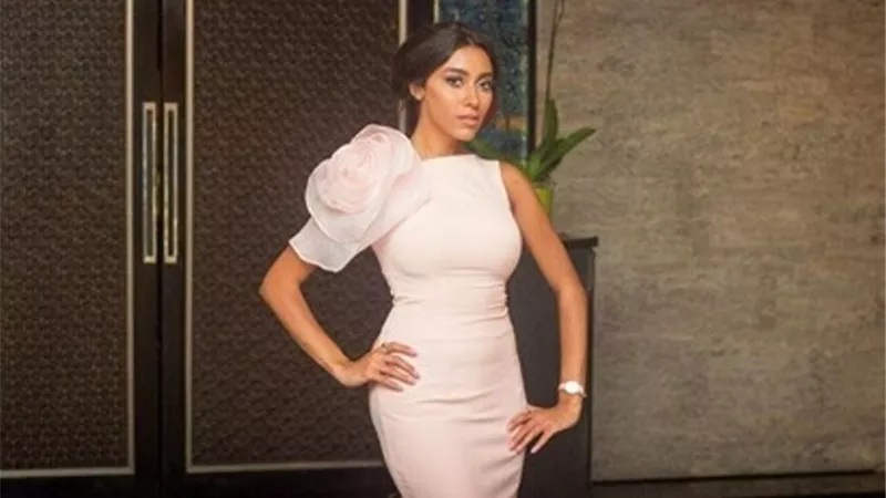 تكريم زيزي عادل في حفل تتويج miss elegant