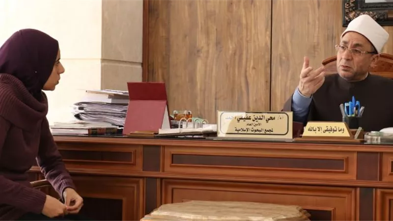 الأمين العام لمجمع البحوث الإسلامية : الإسلام يبرأ من استغلال حاجة الإنسان لإكراهه على فكر معين