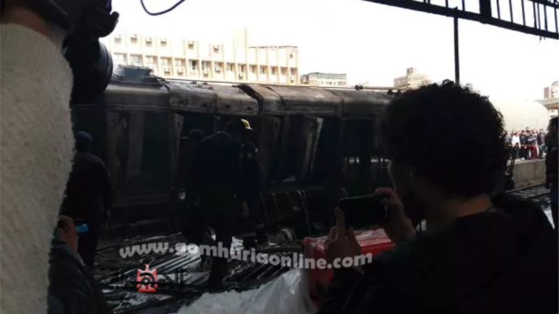 السكة الحديد: انحدار جرار وردية على رصيف رقم ٦ بمحطة مصر سبب حريق القطار