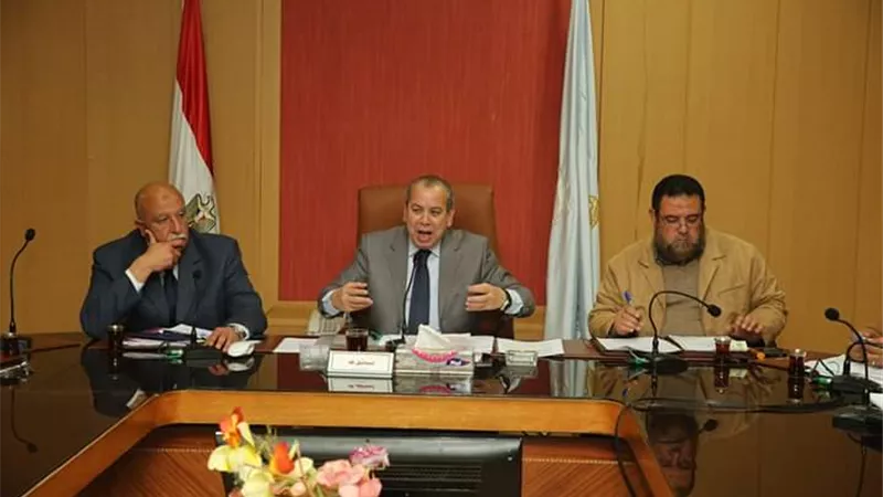 محافظ كفرالشيخ يكلف بتطبيق 1000 جنيه غرامة إهدار مياه الشرب