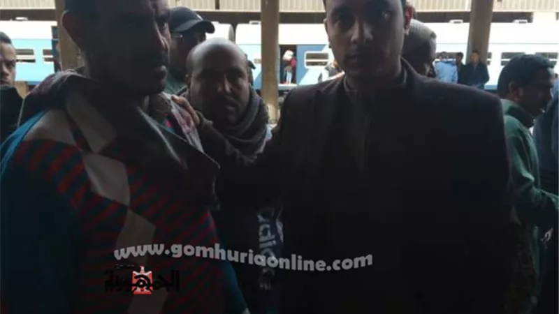 شهود العيان: حريق القطار هز جميع ارجاء المحطة.. والسائق ترك الجرار وهرب..صور