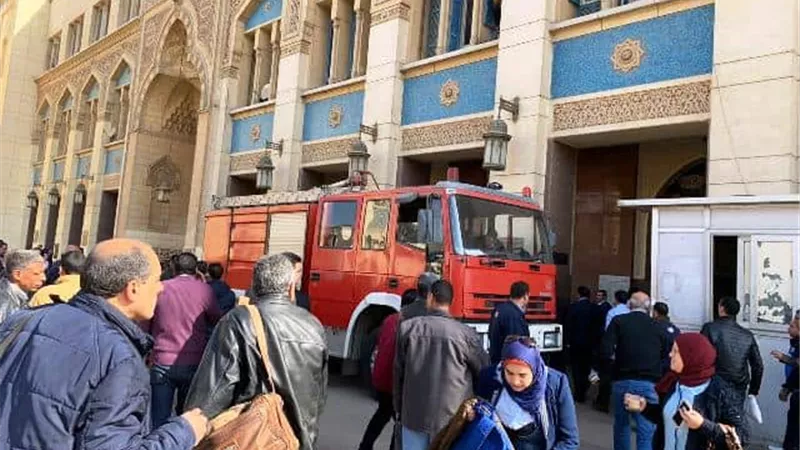 لحظة وقوع حادث قطار محطة مصر.. فيديو