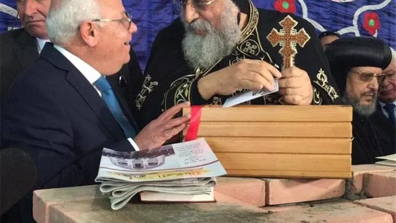 البابا تواضروس يضع حجر أساس كنيسة الأنبا أنطونيوس ببورسعيد.. صور