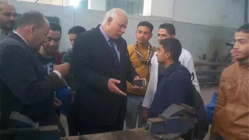 مدير التعليم الفنى بالقليوبية يتفقد تدريب الطلاب بكليتى الهندسة والتربية النوعية