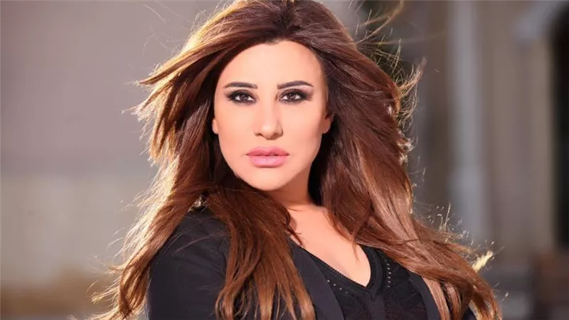 فستان نجوى كرم يشعل انستجرام .. صور