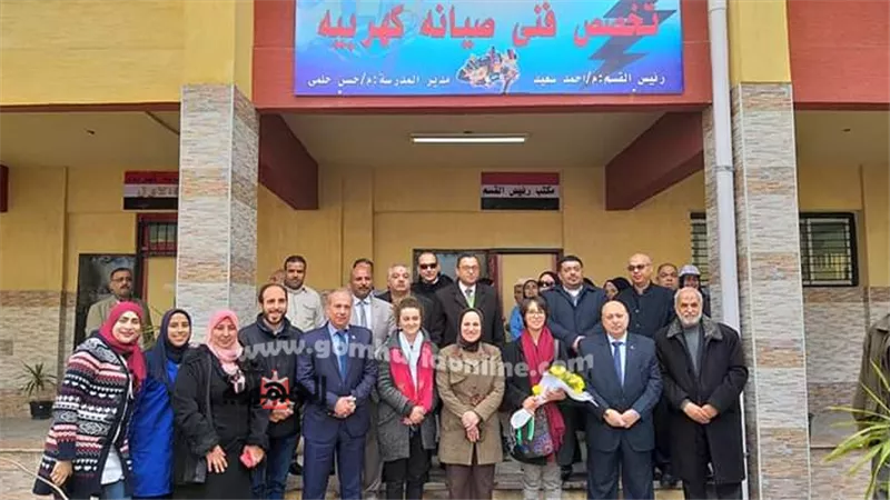 قنصل فرنسا بالاسكندريه يزور مدرسة الوررديان الصناعيه ويتفقد مشروع(بذور الامل)