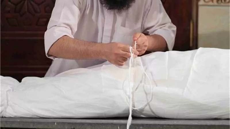 كيف يُغسَّلُ ويُصَلَّى على من مات حريقًا؟ وهل يُعَدُّ شهيدًا؟ ... مركز الأزهر يجيب
